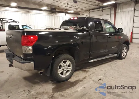 2008 Toyota Tundra Sr5 5.7L V8 z USA, uszkodzony, nr VIN 5TFBV54118X067381